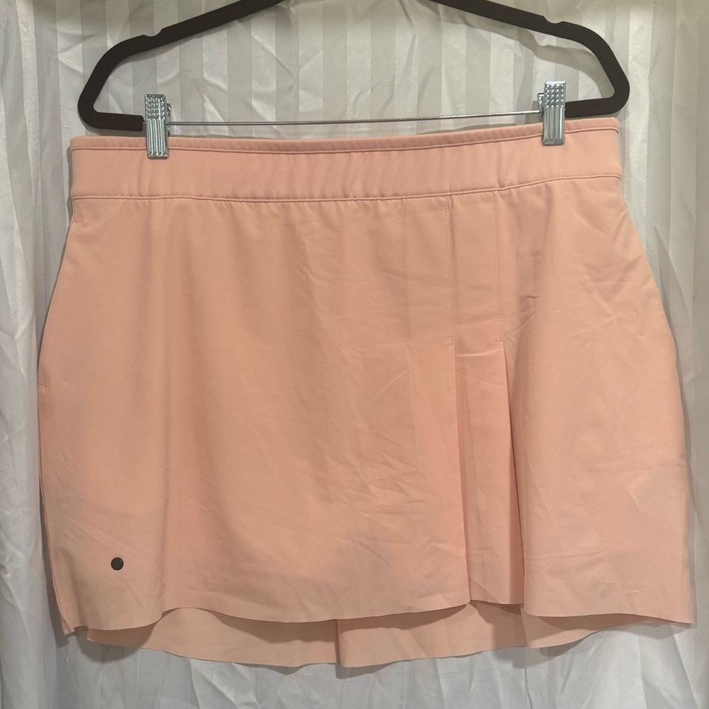 Nike women’s golf active skirt with shorts and pockets size XL pink peach color